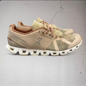 On Cloud 5 Running Women’s Athletic Sneakers in Beige/Tan